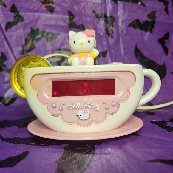Hello Kitty teacup Alarm Clock with FM/AM radio - Picture 1 of 3